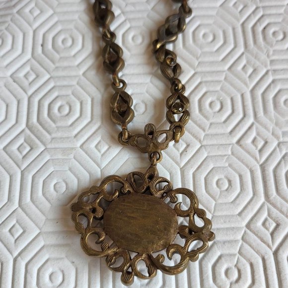 Beautiful and Unique Gothic Look Necklace and earrings set-Stunning - Picture 9 of 9